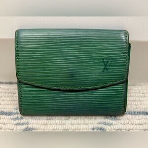 LOUIS VUITTON Vintage Unisex Sleek Green Epi Leather Compact Card & Coin Purse